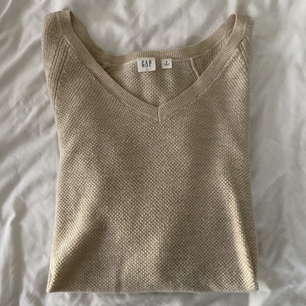 Gap sweater